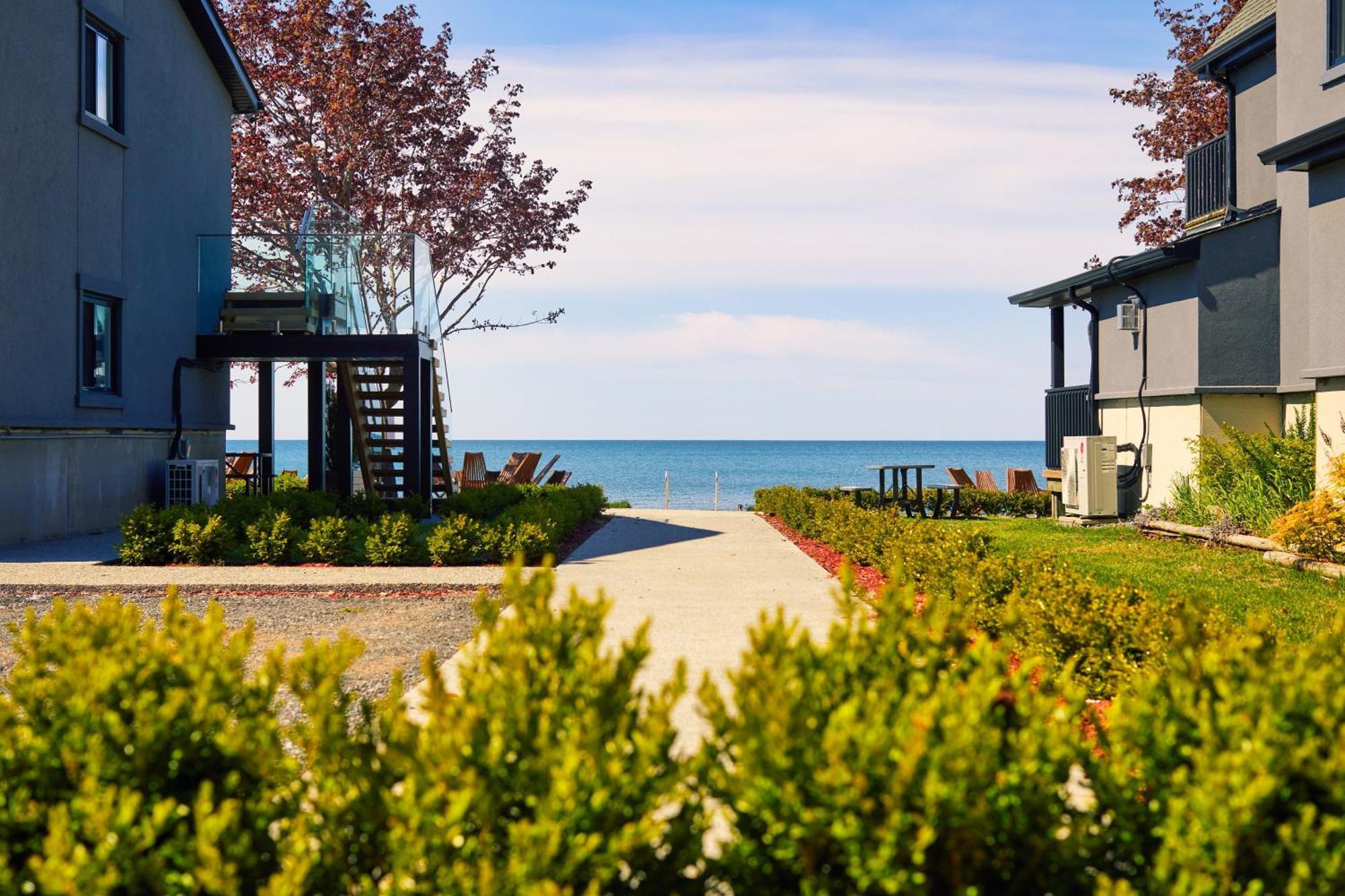 The Long Beach Resort - Beachfront Cottages & Townhouse Suites Wainfleet 外观 照片