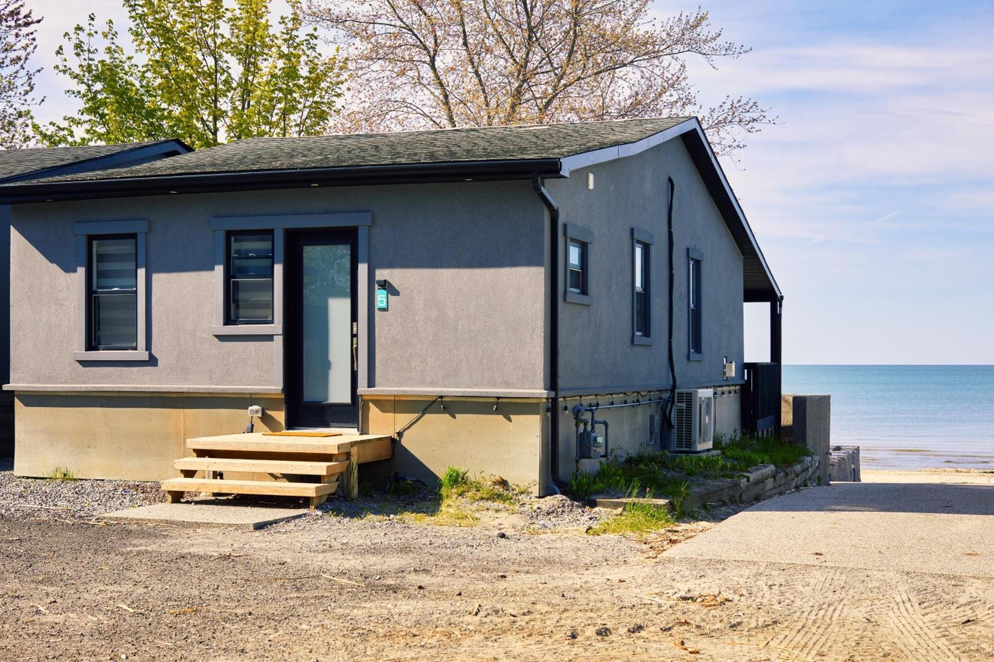 The Long Beach Resort - Beachfront Cottages & Townhouse Suites Wainfleet 外观 照片